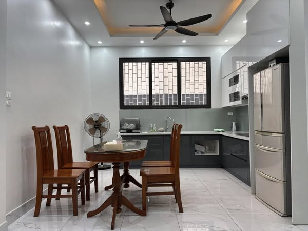 Cho thuê nhà làm VP, Spa, KD online Phố Hoàng Ngọc Phách, 4 tầng x 50m2 - Ảnh chính